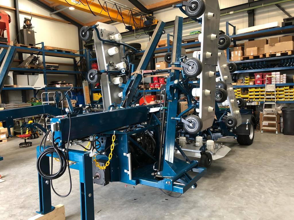 Werkplaats van Zwette Machinebouw in Leeuwarden met machinebouwproject in aanbouw