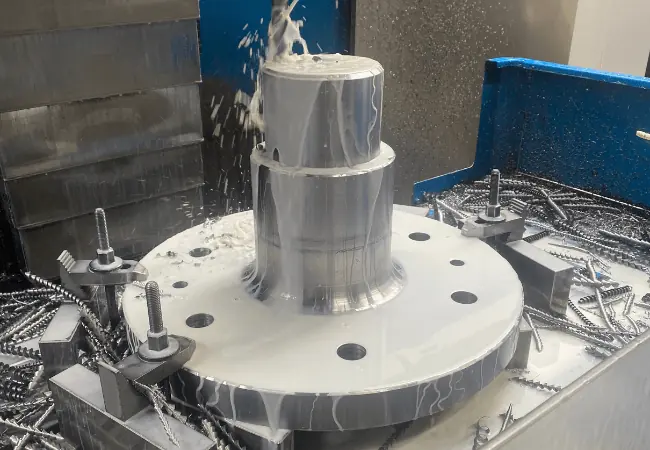 CNC verspanende machines in de werkplaats van Zwette Machinebouw
